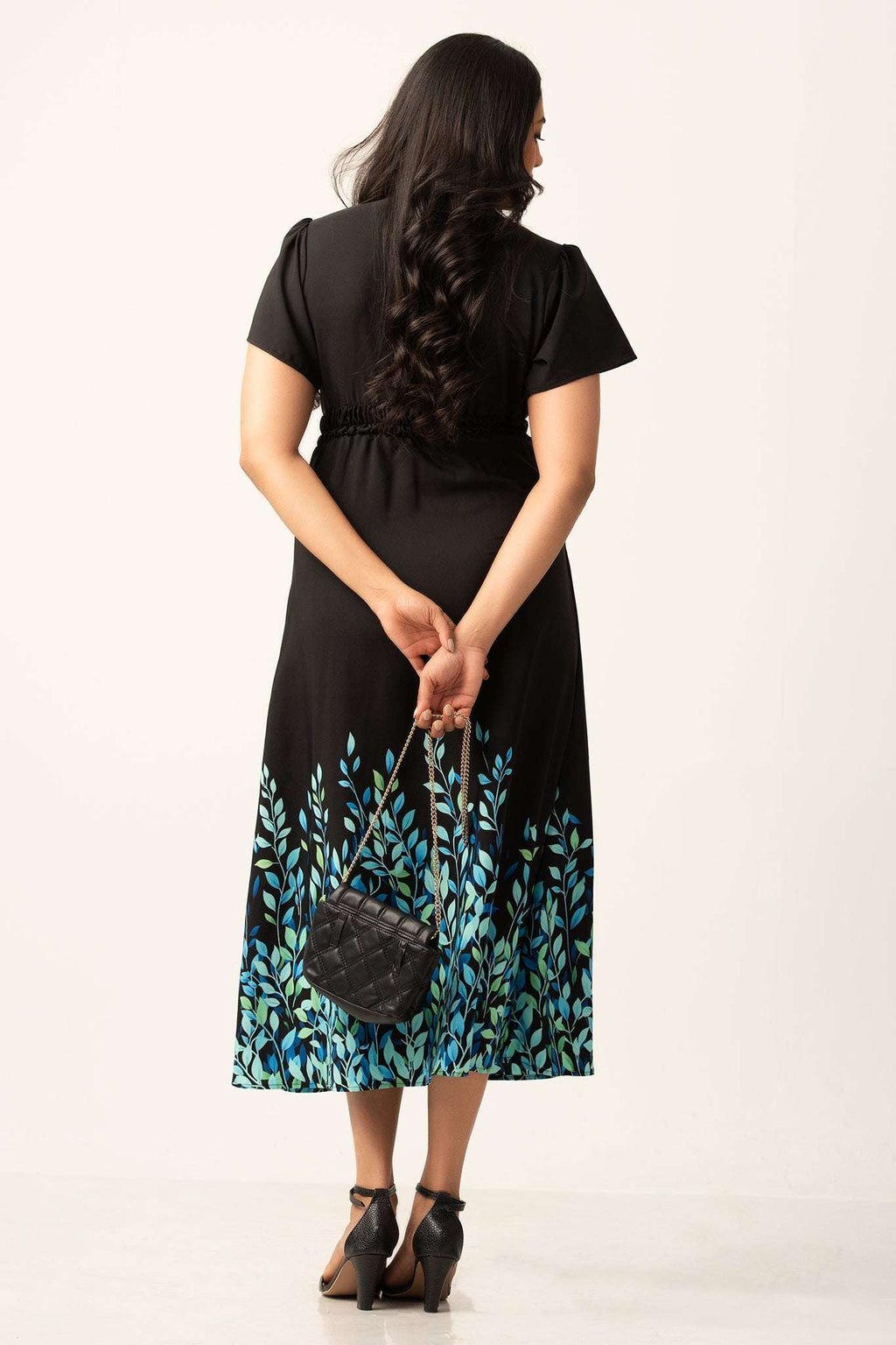 D153 l Ivana Midi Dress