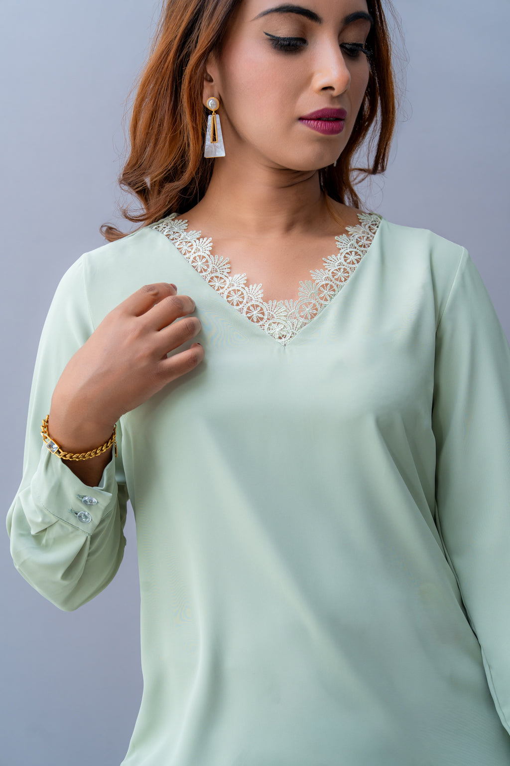 T198 | Arrow Top