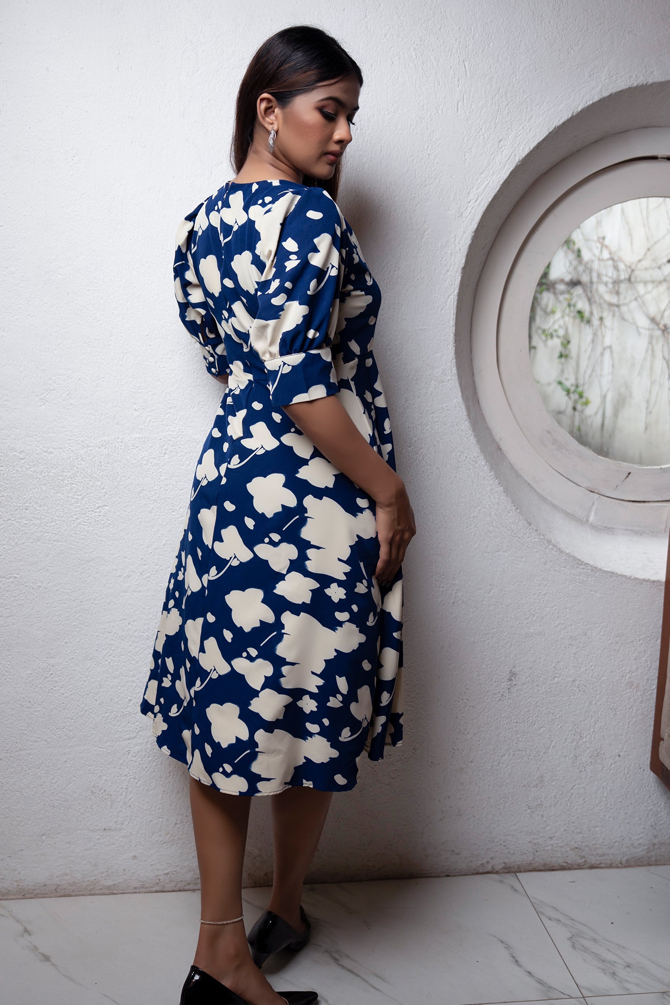 D095 | Short Puff Midi Dress