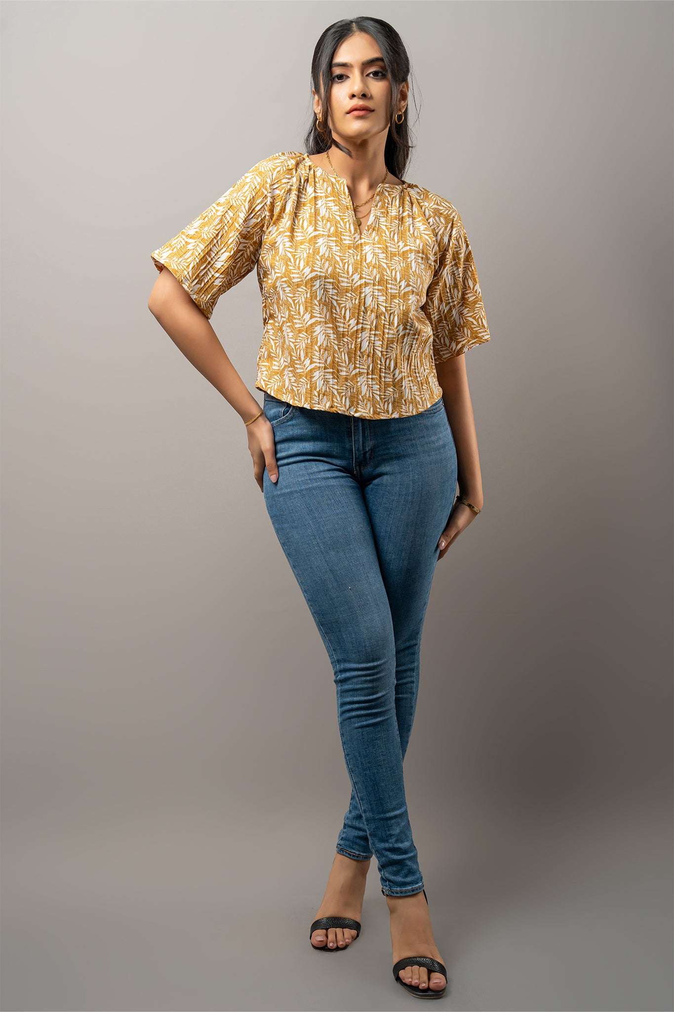 T183 l Clodia V Neck Top