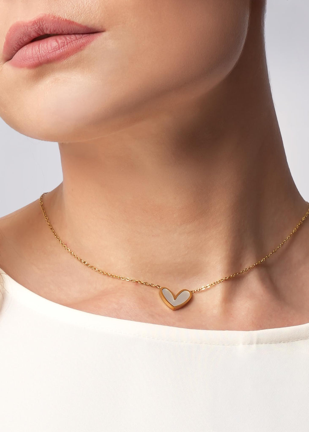 NC0122 | White Heart Necklace