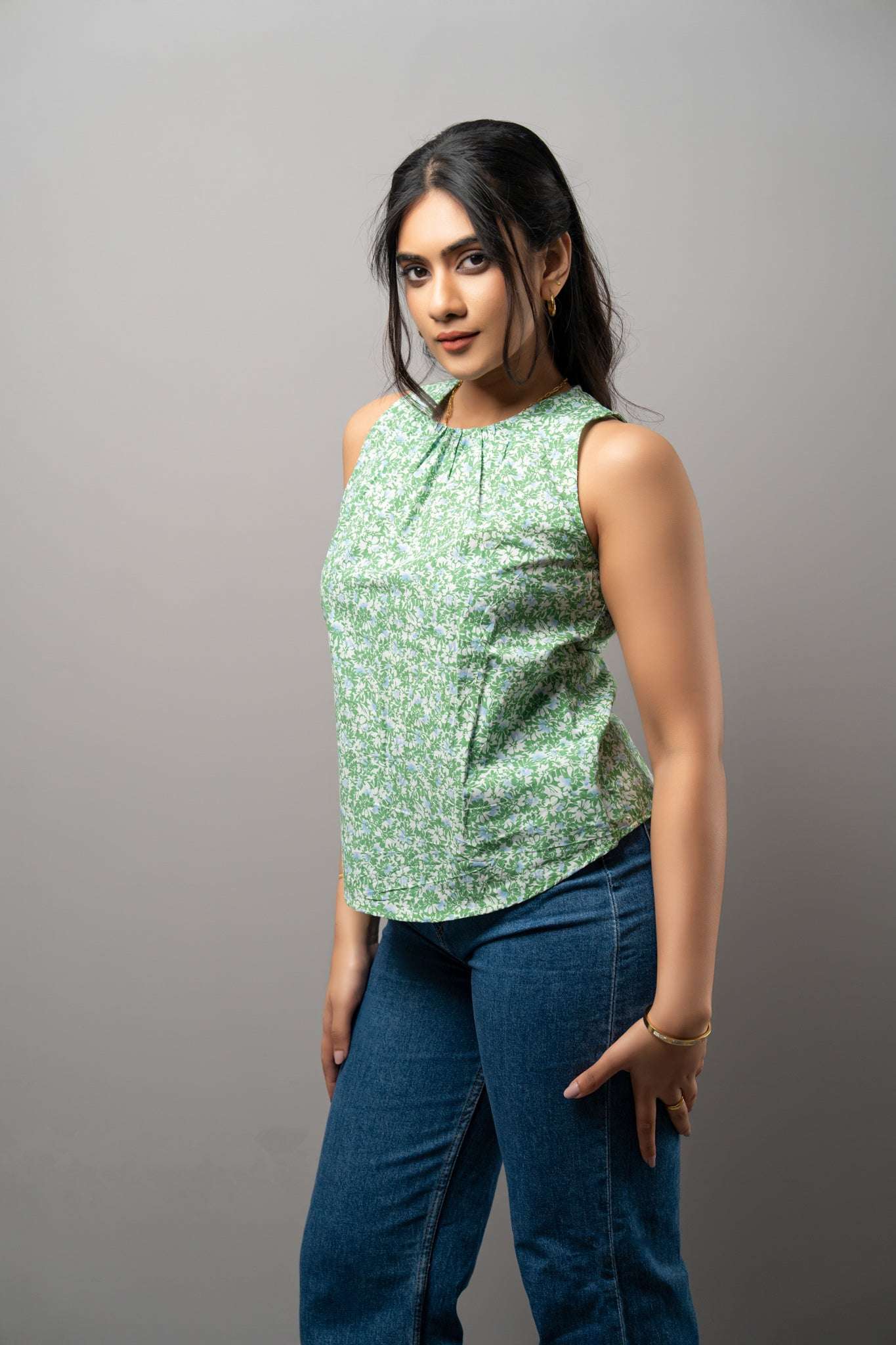 T182 l Floral Bib Top