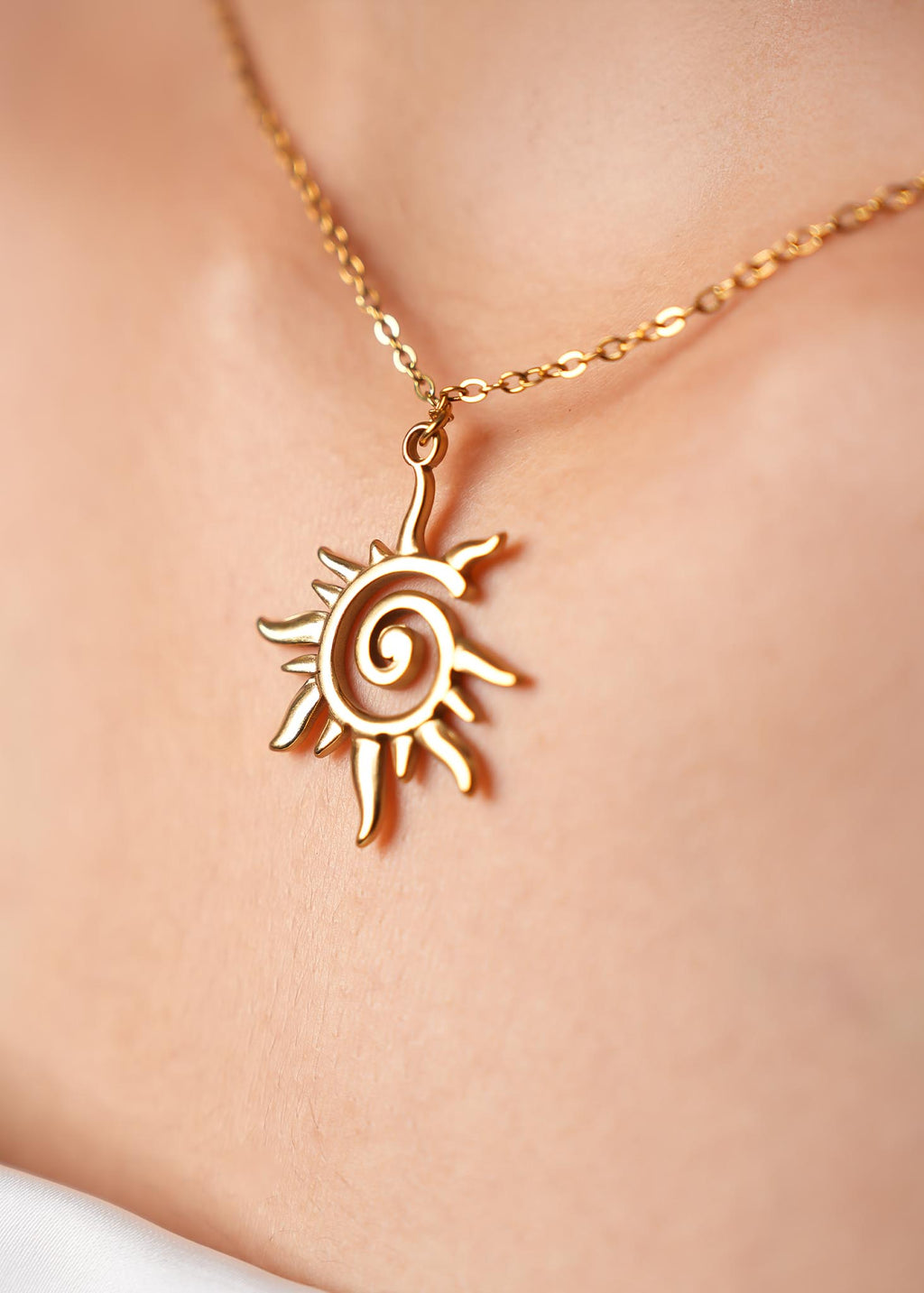NC0142 | Swirl Sun Necklace