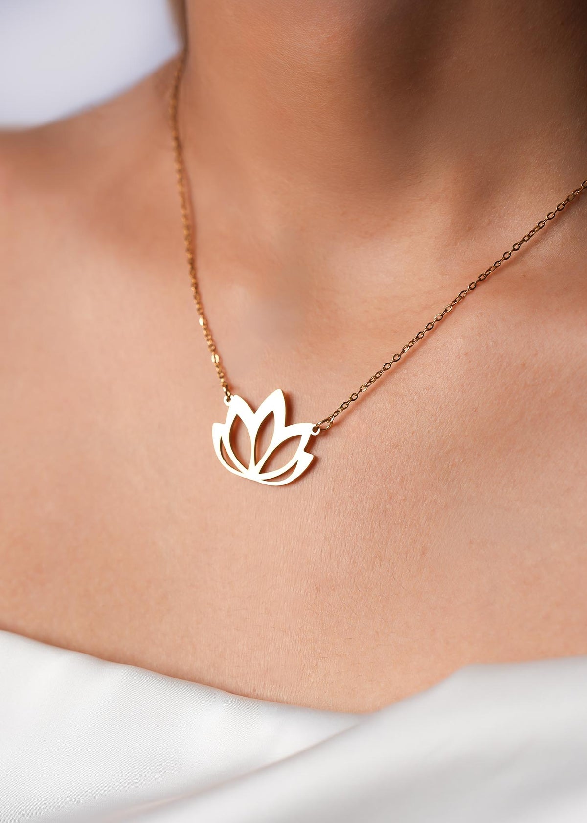 NC0127 | Lotus Charm Necklace