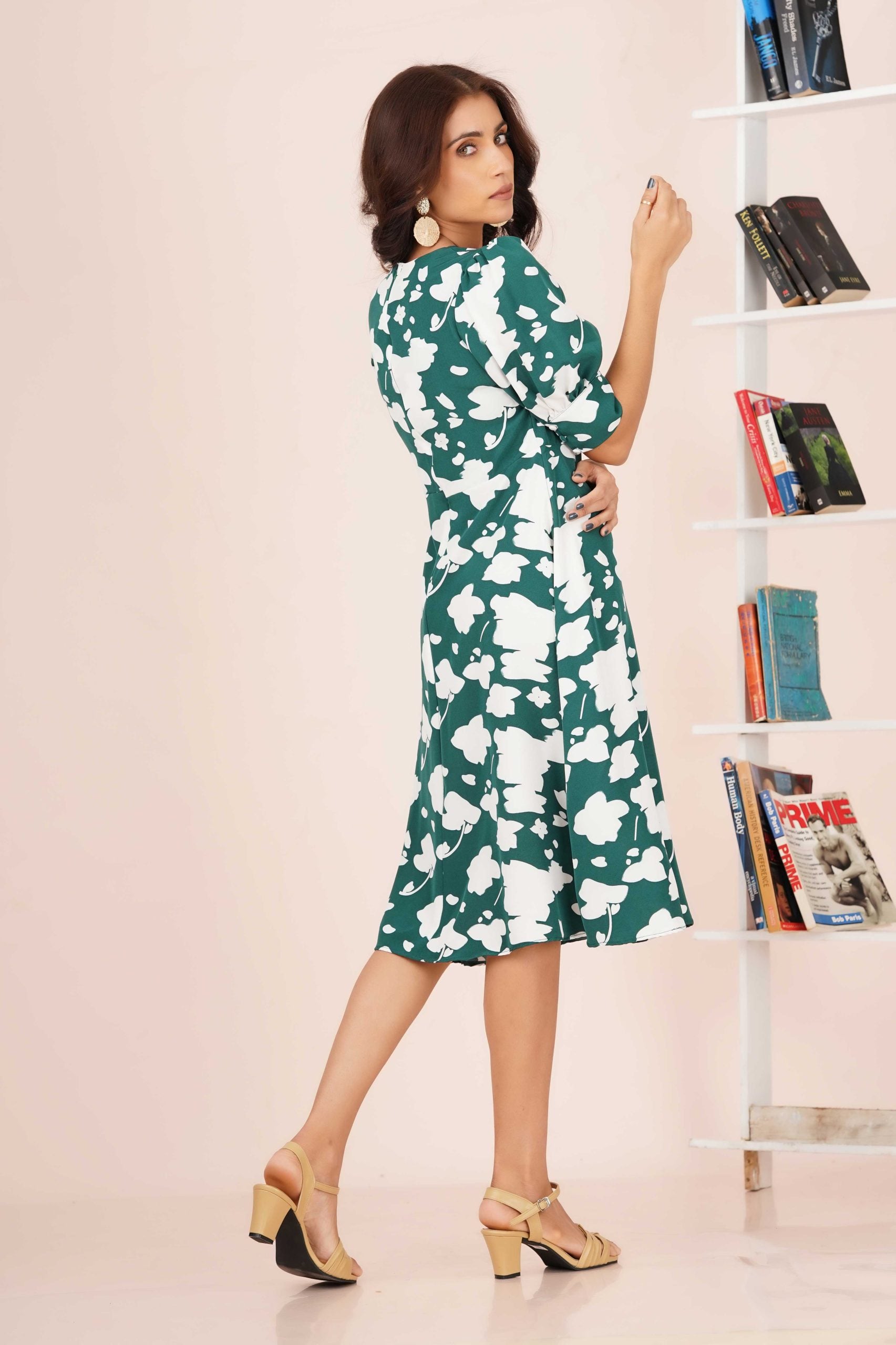D095 | Short Puff Midi Dress